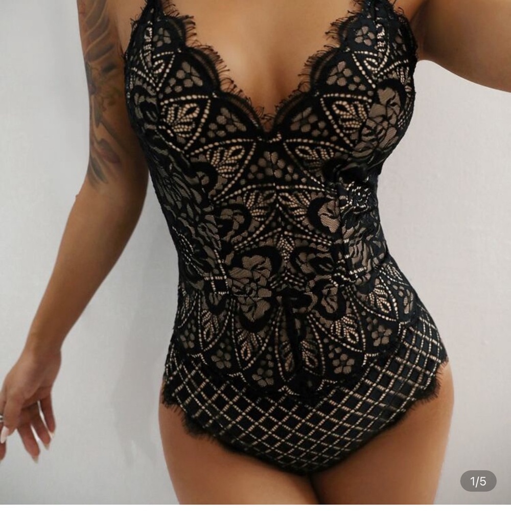 SHEIN Black Floral Lace Bodysuit